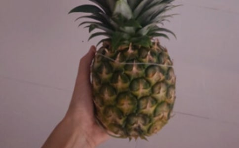 如何挑選菠蘿莓