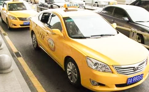 現(xiàn)在開出租車掙錢嗎
