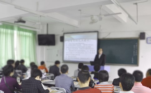 培養(yǎng)孩子成為一個(gè)有責(zé)任心的人家長(zhǎng)會(huì)發(fā)言稿
