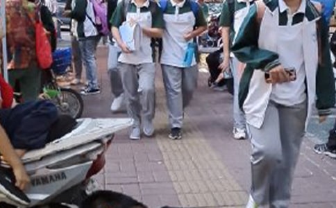 中學生貧困證明