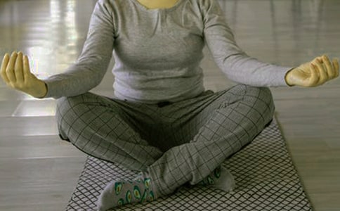 男生坐姿禮儀